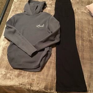 Maternity Bundle
Gray hoodie and Black American Eagle Outfitters bell bottom